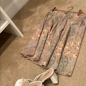 Flower Skirt from H and M in beige , Medium size